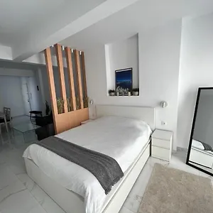  Apartment Modern 1-bedroom In The Center Greece