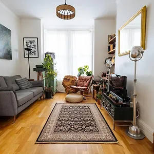  Apartment Unique Private W/ Easy Access To United Kingdom